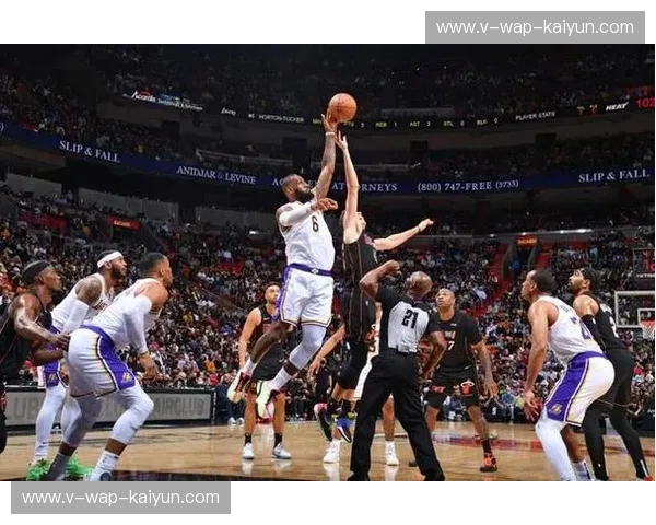 巅峰生死战！NBA总决赛湖人vs热火第4场直播：詹姆斯能否扼杀迈阿密的逆袭火种？